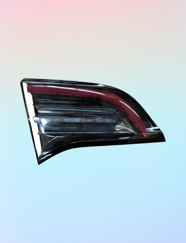 Model 3 Achterlicht links 1077403-00-B